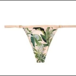 💚Victoria’s Secret Very Sexy V string‎ Panty💚